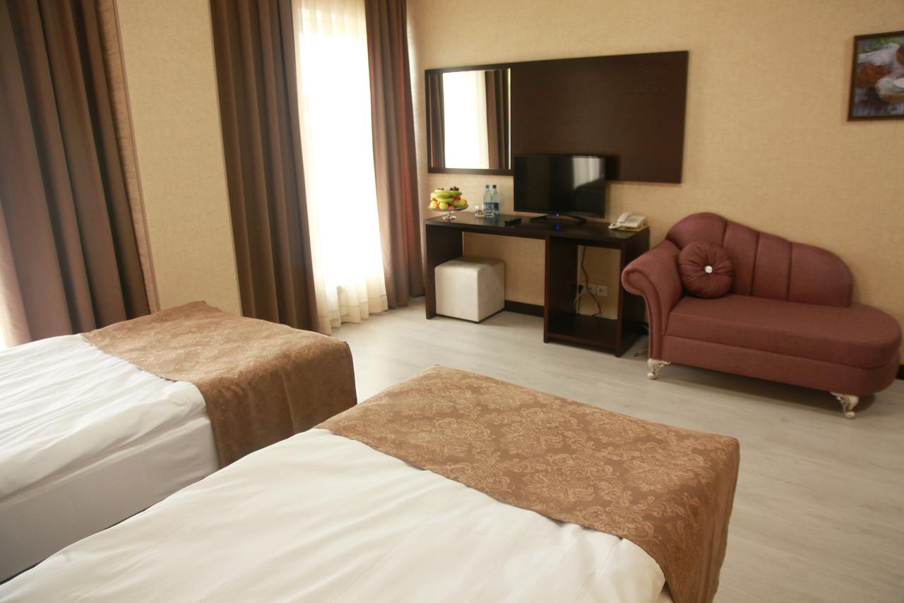 Karagat Hotel Karakol Ngoại thất bức ảnh