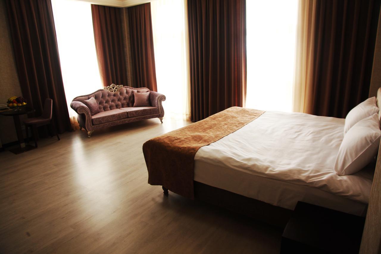 Karagat Hotel Karakol Ngoại thất bức ảnh