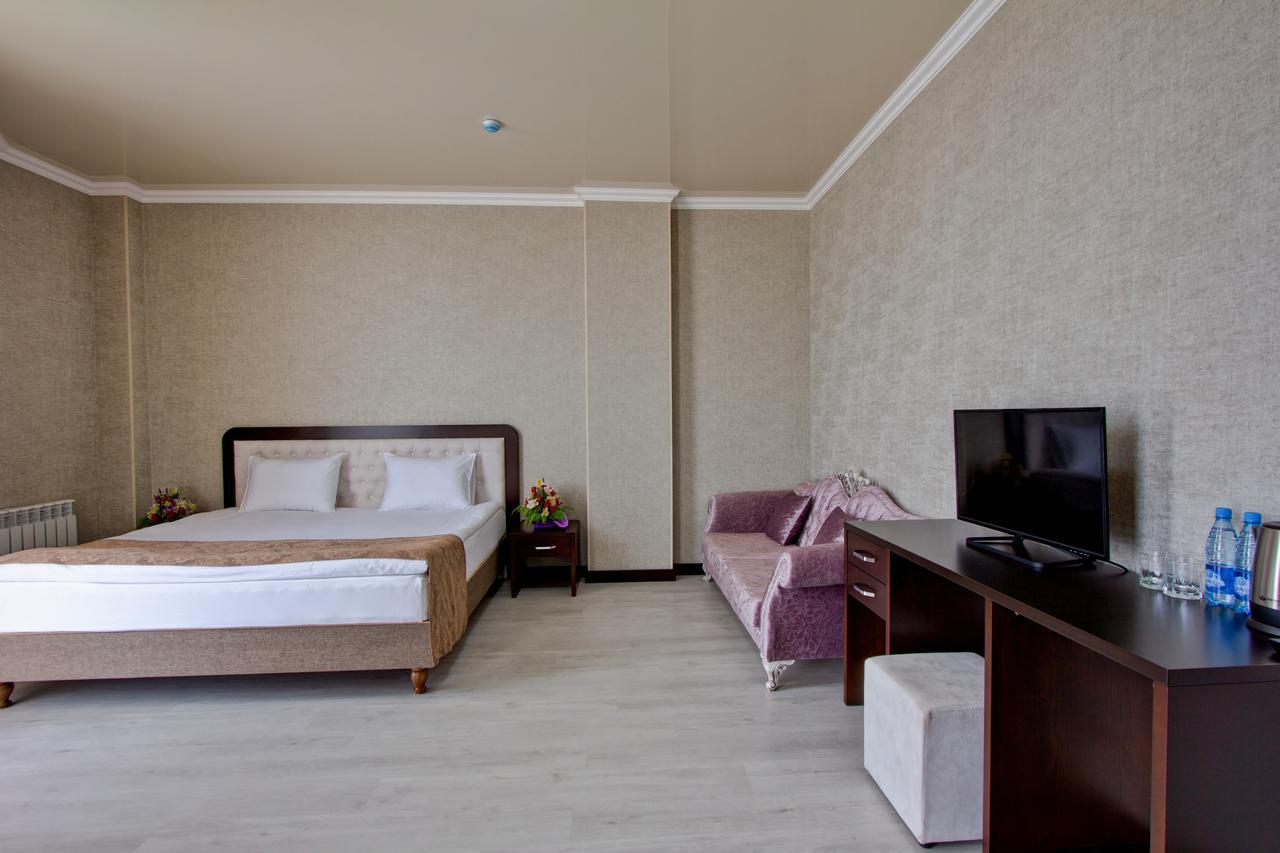 Karagat Hotel Karakol Ngoại thất bức ảnh