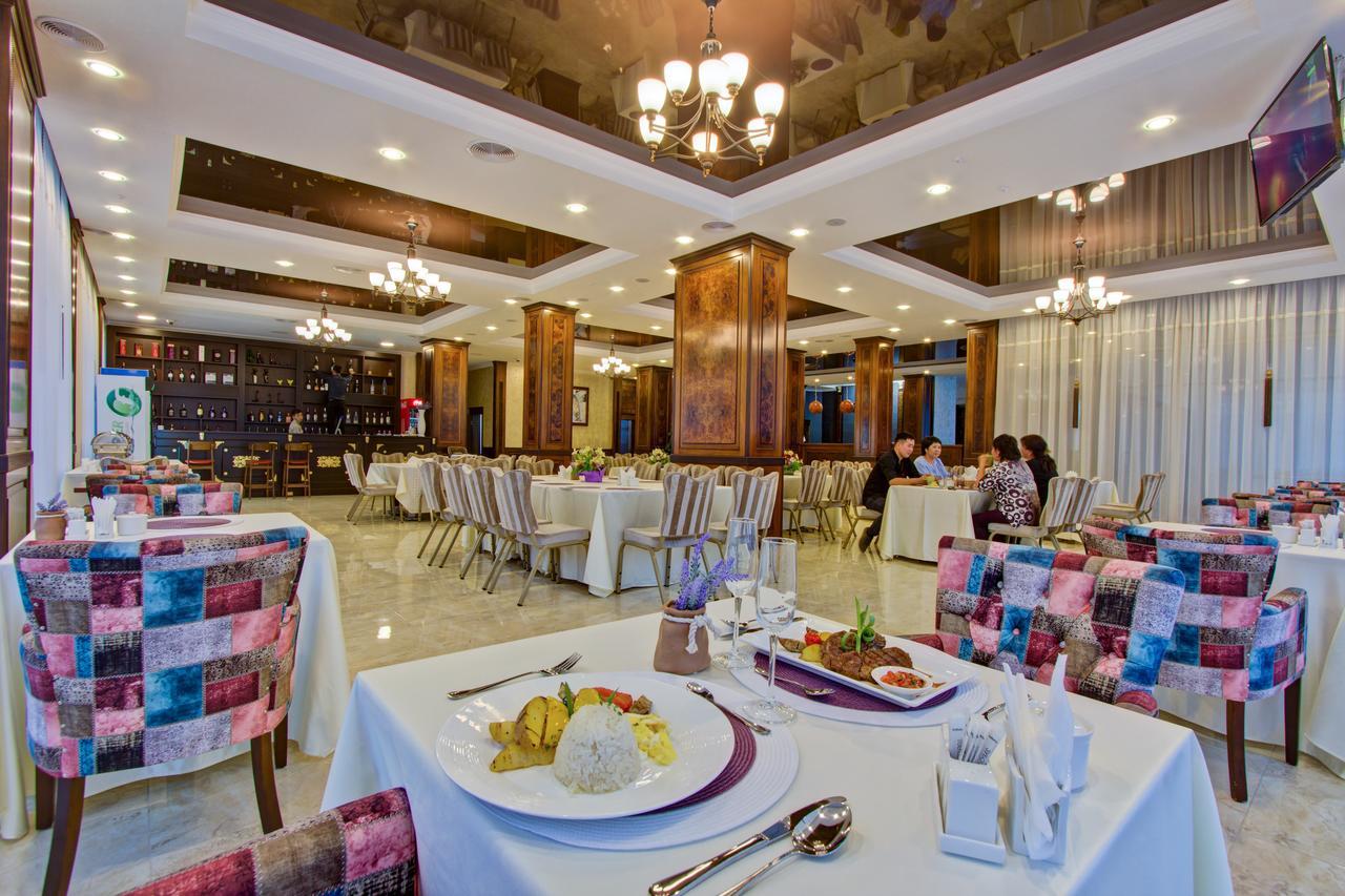 Karagat Hotel Karakol Ngoại thất bức ảnh
