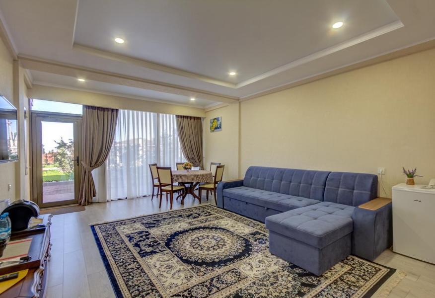 Karagat Hotel Karakol Ngoại thất bức ảnh